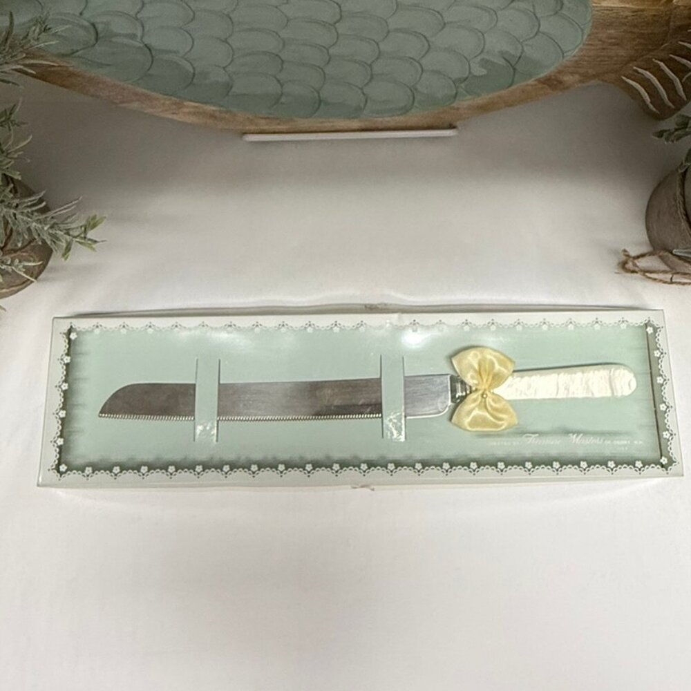 VINTAGE Treasure Masters Wedding Cake Knife 1990s